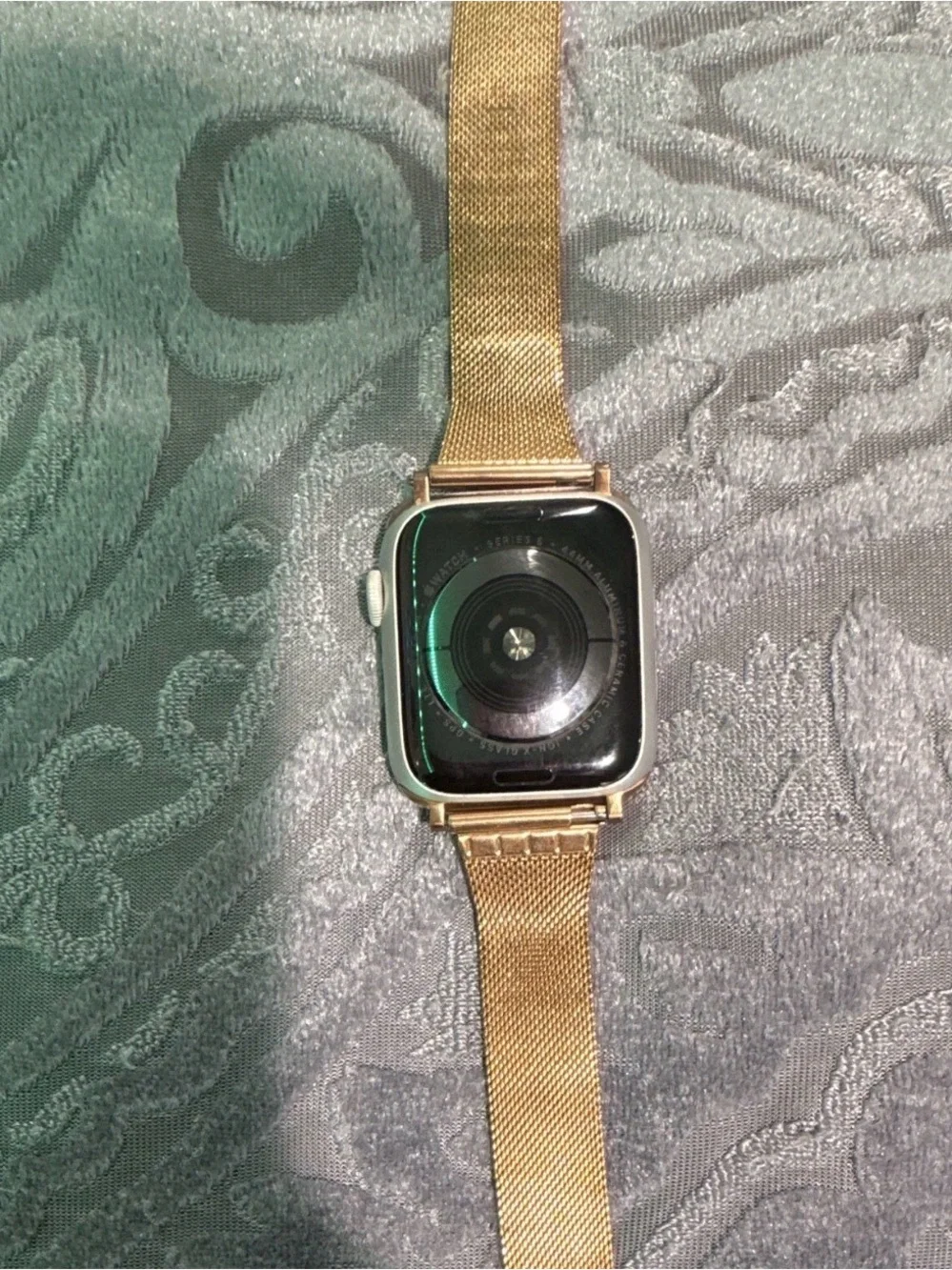 Apple Watch Series 5 44mm Silver, Gold Stainless Mesh Band Unlocked